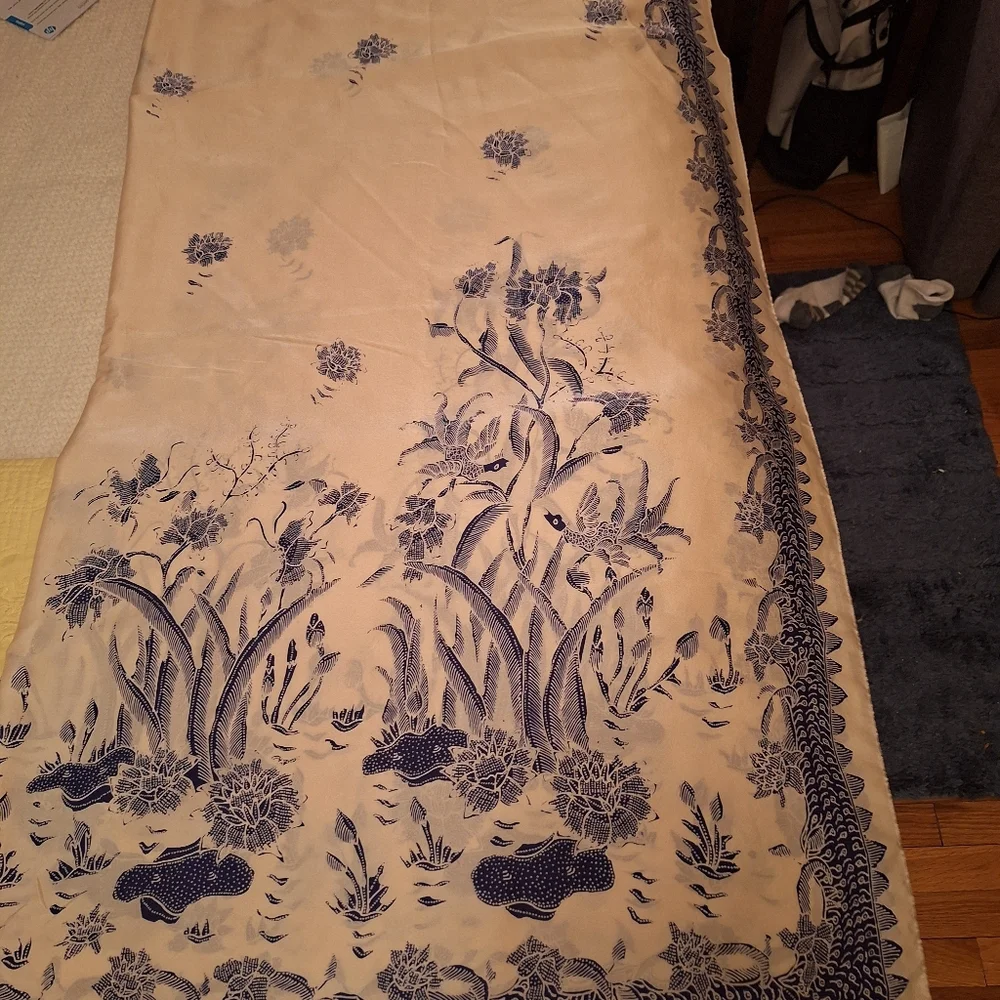 Silk Material. Possibly a Sari - Picture 2 of 3